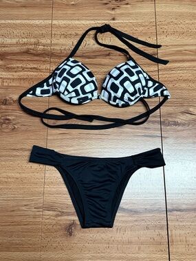 Women’s Black & White Geometric Push-Up Bikini Top with Black Bikini Bottom Swim